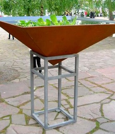 FO-9C54 Corton Steel Pyramidal Planter